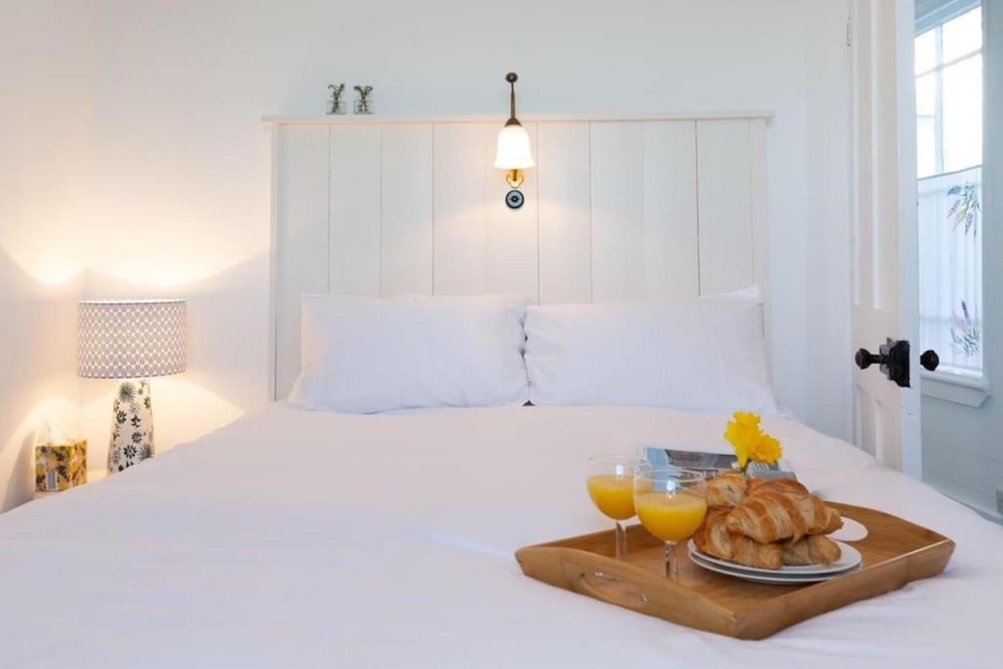 Janies Cottage~ Mousehole~Eclectic Interiors & Vintage Charm Экстерьер фото