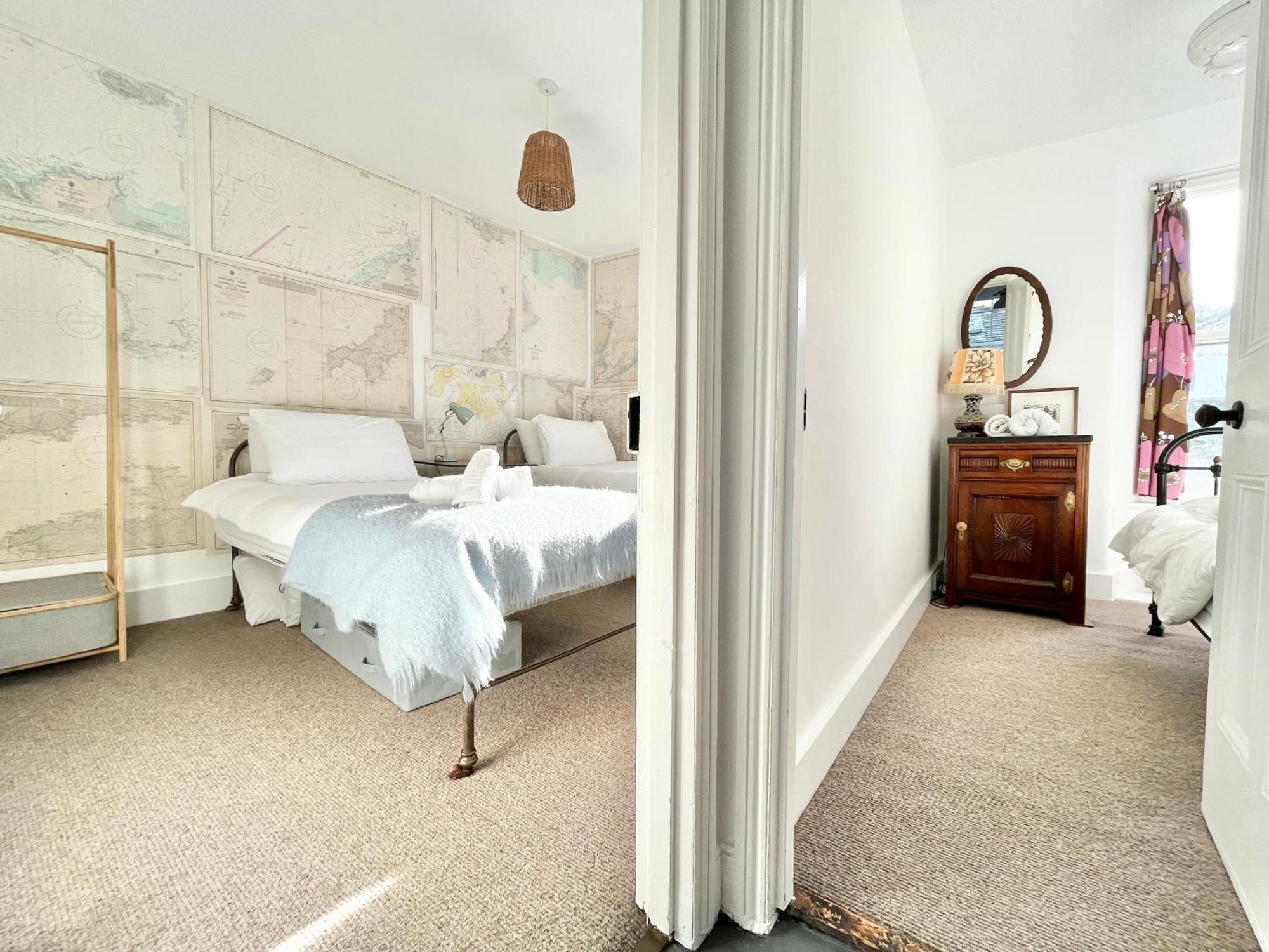 Janies Cottage~ Mousehole~Eclectic Interiors & Vintage Charm Экстерьер фото