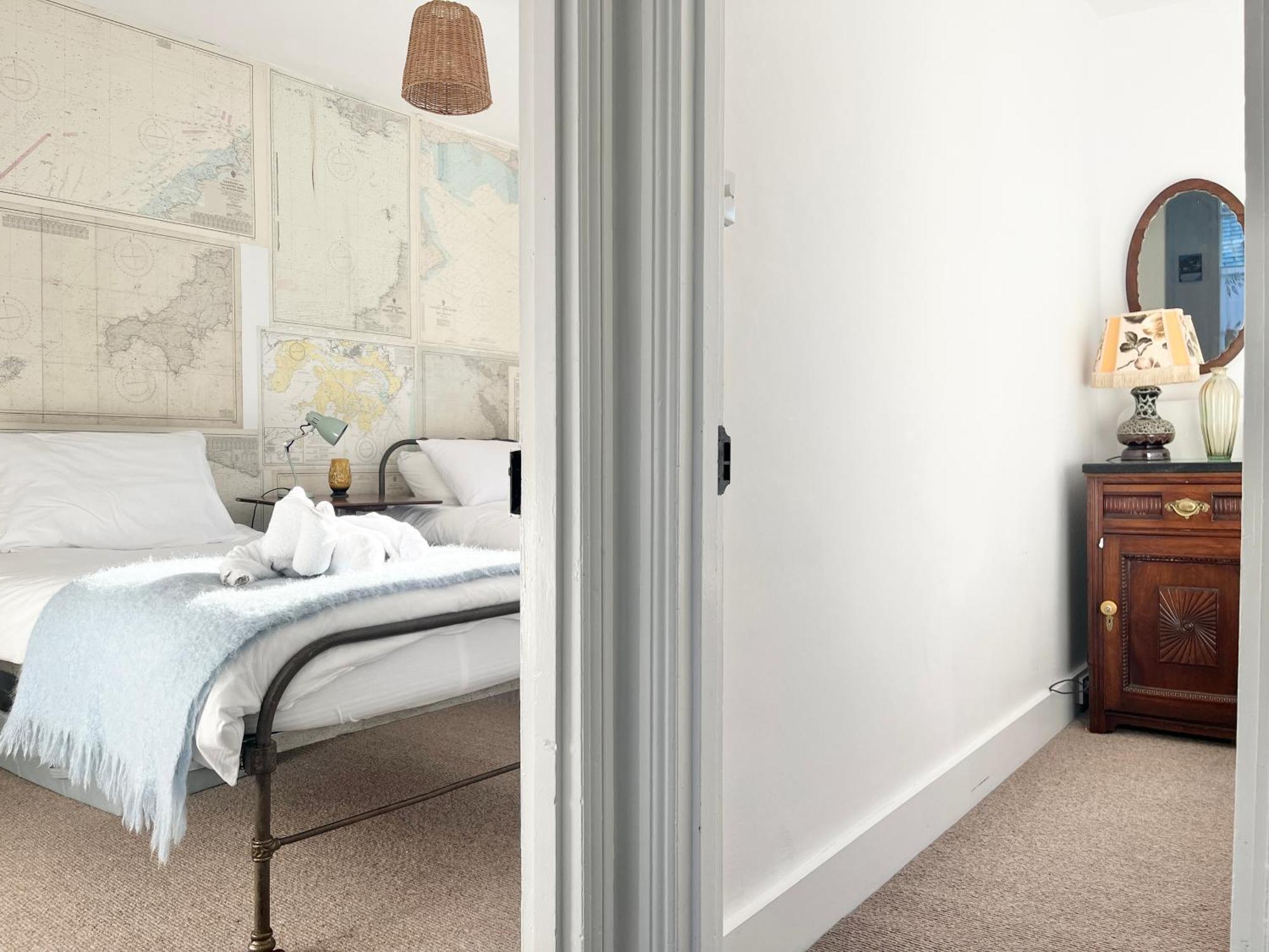 Janies Cottage~ Mousehole~Eclectic Interiors & Vintage Charm Экстерьер фото