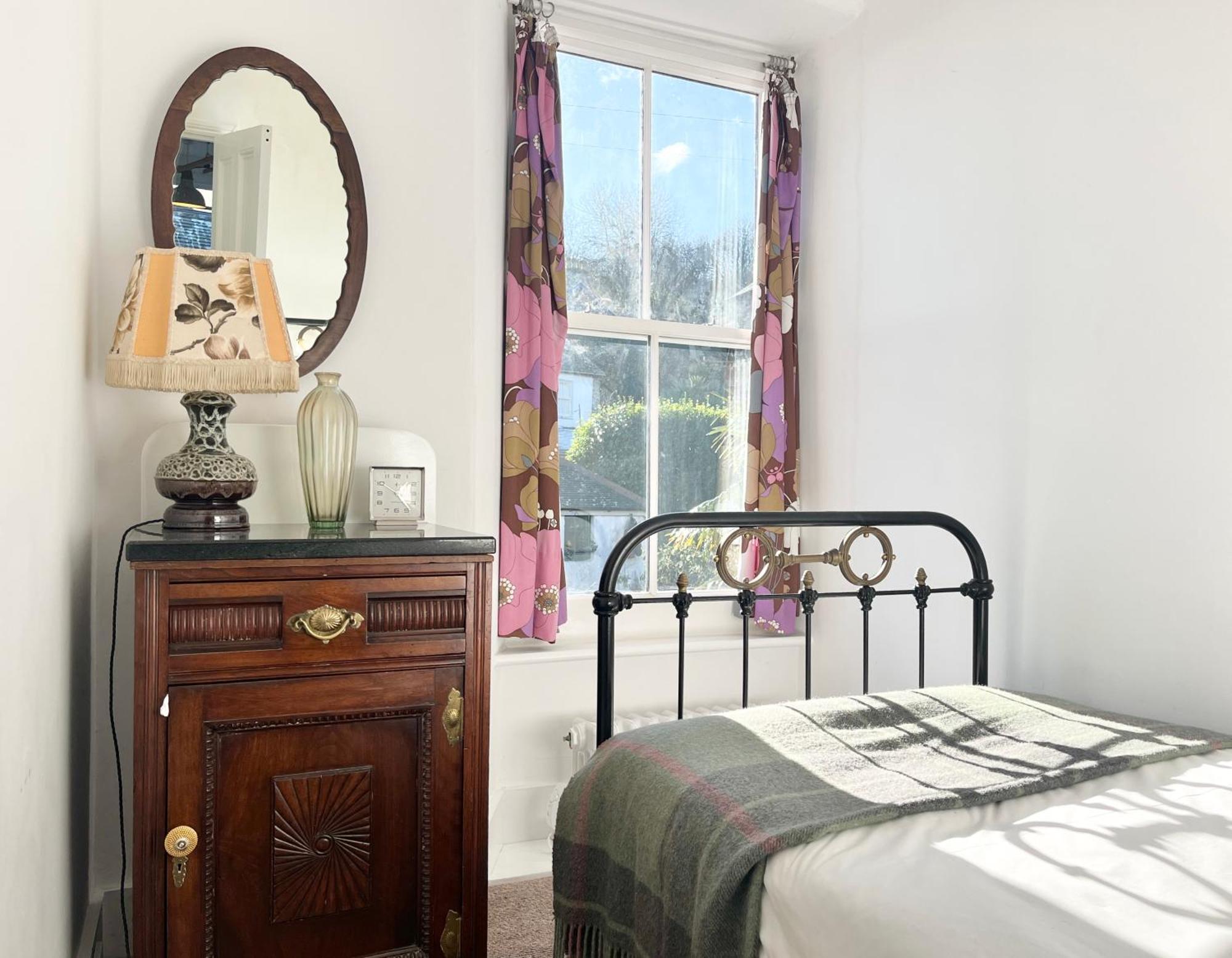 Janies Cottage~ Mousehole~Eclectic Interiors & Vintage Charm Экстерьер фото